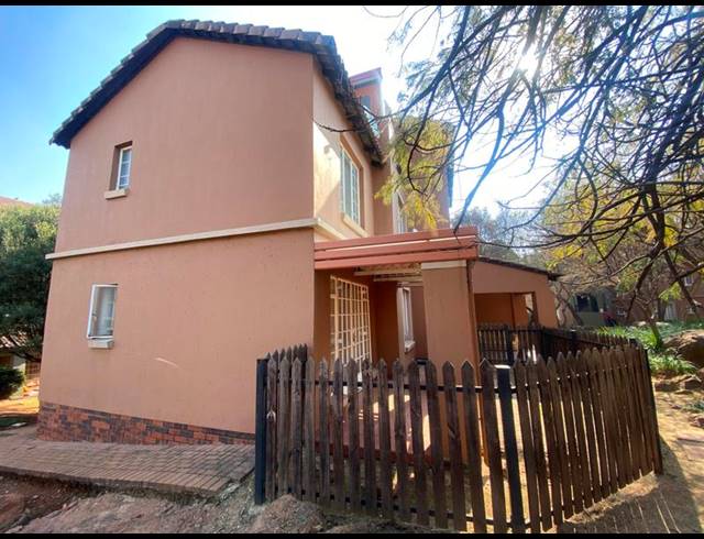 3 BEDROOM APARTMENT FOR SALE IN CASTLEVIEW